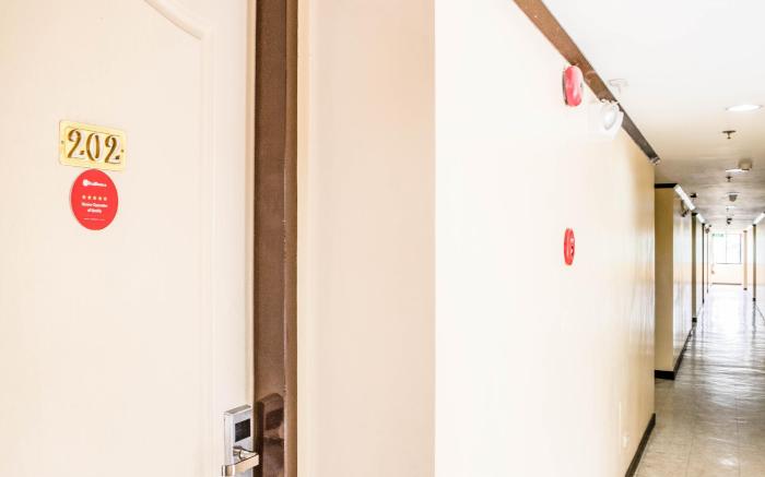 RedDoorz Plus near Rizal Junction