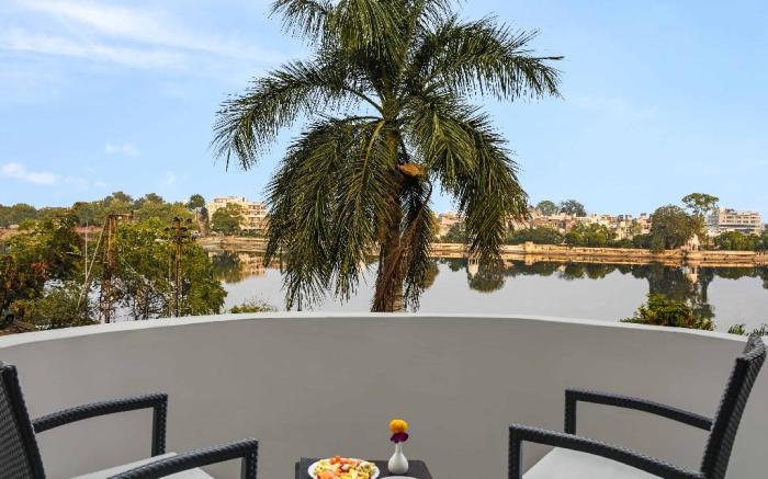 Swaroop Vilas - Lake Facing Boutique Hotel