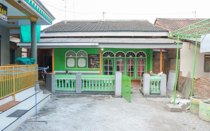 Hotel O Gandrung Payungan Family InnNearStasiun Banyuwangi Kota