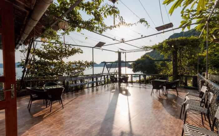 Manh Nu floating house