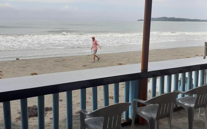 Bella's Beach Resort - Right on the Beach (A)!