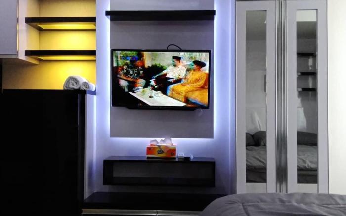 green studio romantic room