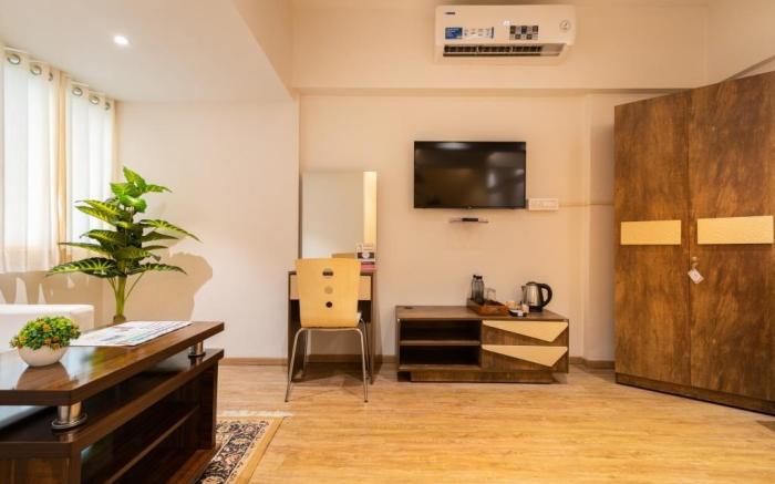 Spacious King Bedroom with living space 