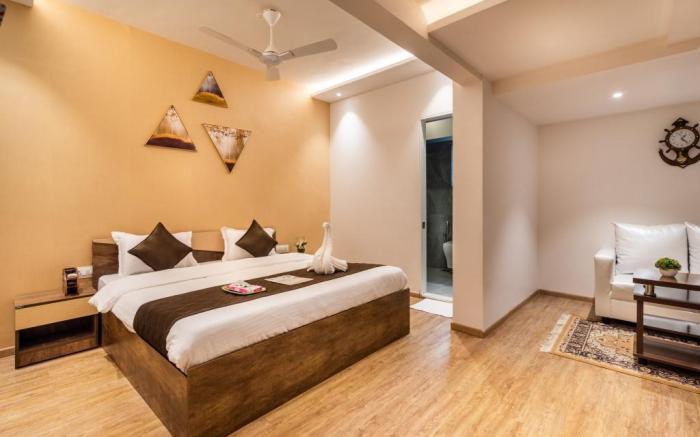 Spacious King Bedroom with living space 