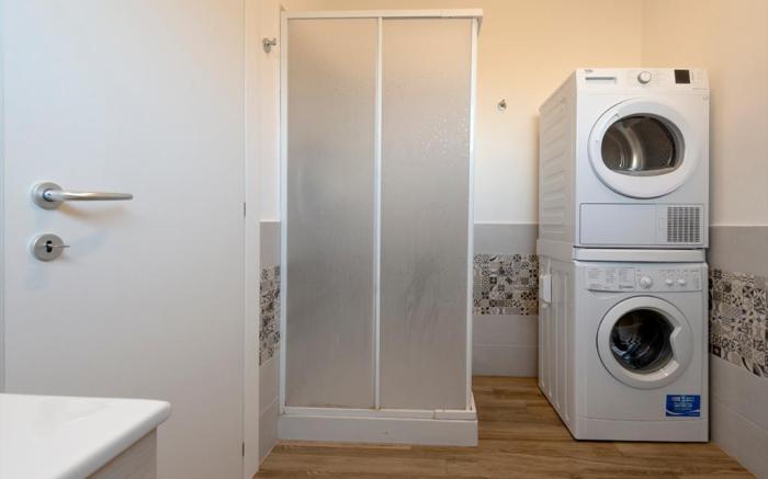 City Center, 3bdrs & 3 bathrooms, Walk to Ortigia