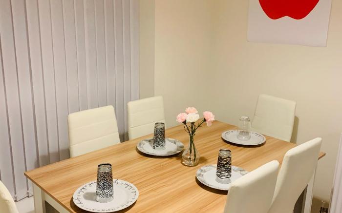 Dorla Homes - Luxurious 3 bedroom in Sittingbourne