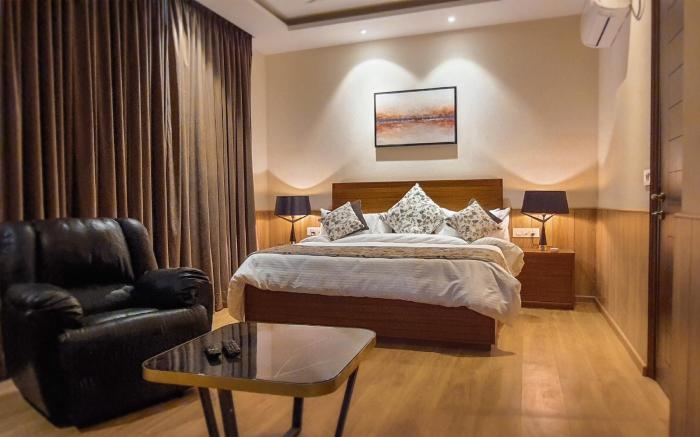 Alpviram Villa, 4 Bhk En-suite villa with elevator