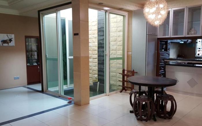 Seladah Stay A [Double Room with Shared Bathroom]