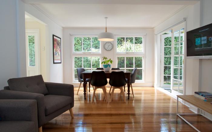 Strahan House, sleeps 9, Garden, Netflix, Wifi