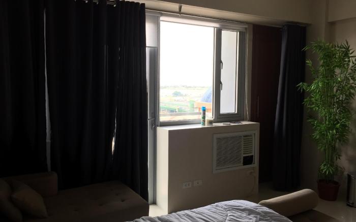 A place to stay near the airport w/ amazing view.
