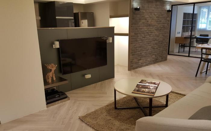 Three Bedrooms + 3 Bathrooms near Taipei 101 & MRT