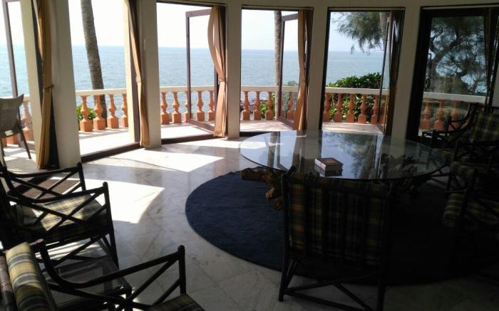 THE OUTRIGGER - Exclusive 2 BR Beachfront Villa