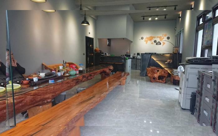 82 traveller  elevator  Inn F2