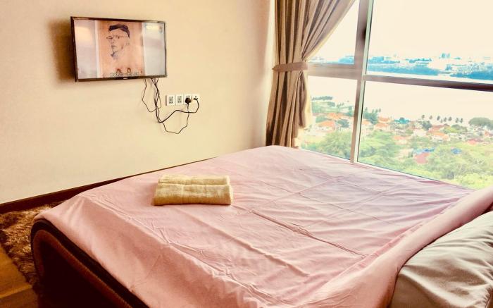 Spacious 2Bed Condo Suites w Jacuzzi Bath/Smart TV