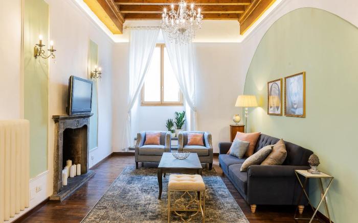 NEW - A Florence Palace - 4 bedroom apartment, AC