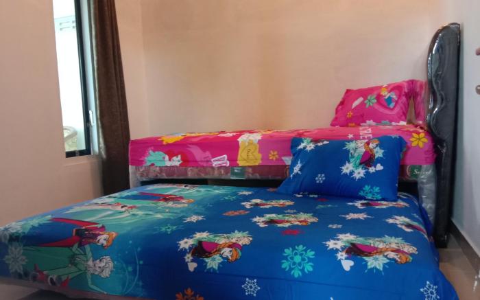 Guest House Teras Anggrek KenZI Puluhan