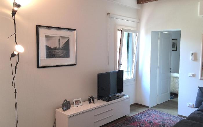 Ca' Farnese Beautiful big apt in traditional area