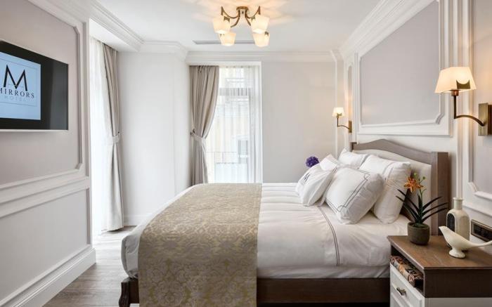 Mirrors Hotel