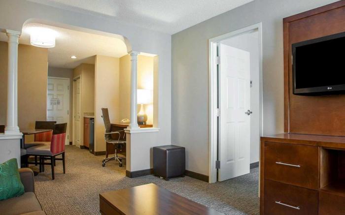 Comfort Suites West Warwick - Providence