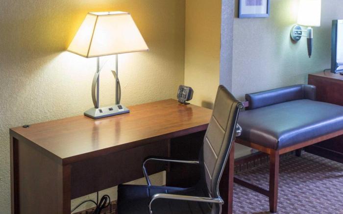 Comfort Suites Port Allen - Baton Rouge
