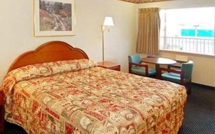 Econo Lodge Airport