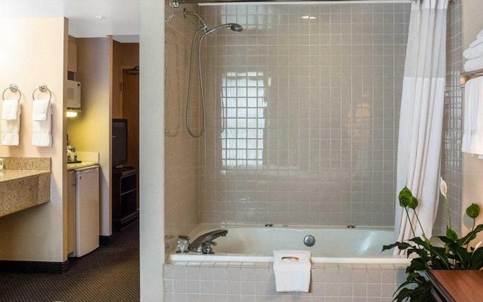 Quality Suites Lake Wright - Norfolk Airport