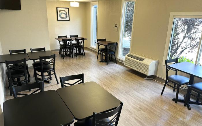 Magnuson Hotel Detroit Airport