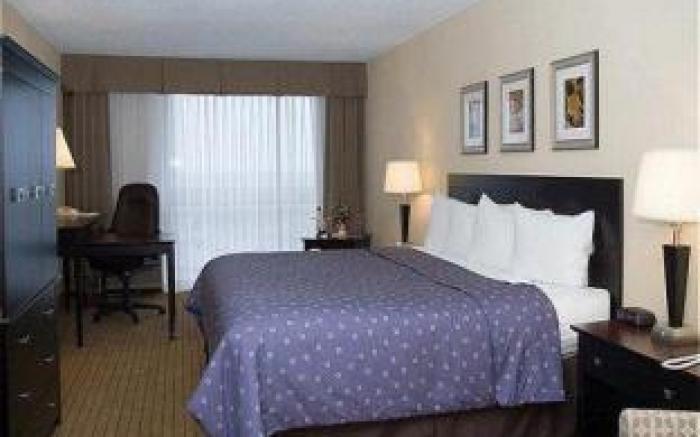 DoubleTree by Hilton Pointe Claire Montreal Airport West