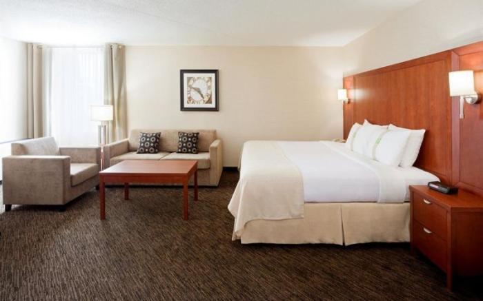 Holiday Inn Oakville Centre By IHG