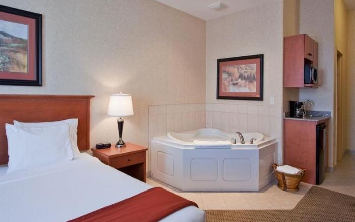 Holiday Inn Express Airdrie By IHG