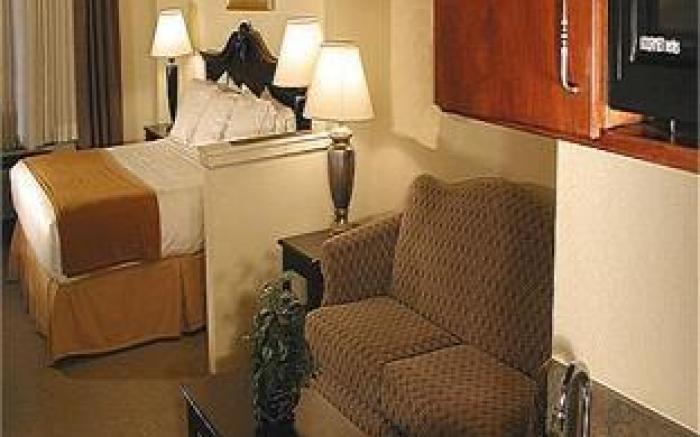Holiday Inn Express Hotel & Suites Mount Pleasant By IHG