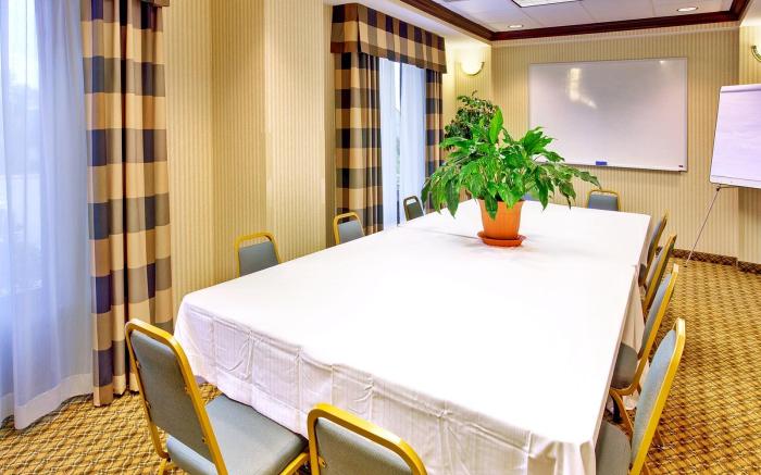 Holiday Inn Express Hotel & Suites Greenwood By IHG