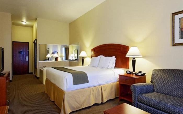 Holiday Inn Express Hotel & Suites Burleson - Fort Worth By IHG