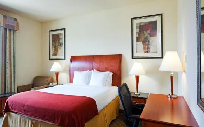 Holiday Inn Express Hotel and Suites Fairfield-North By IHG