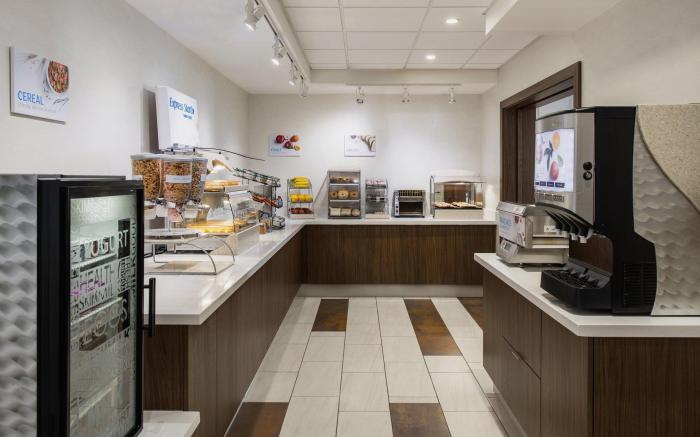 Holiday Inn Express Airdrie By IHG