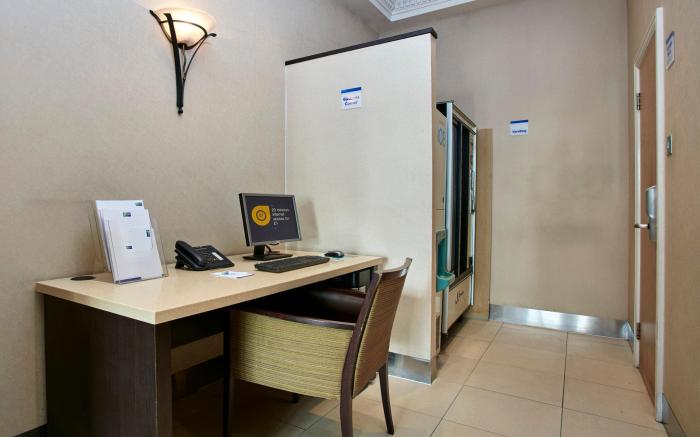 Holiday Inn Express London Victoria By IHG