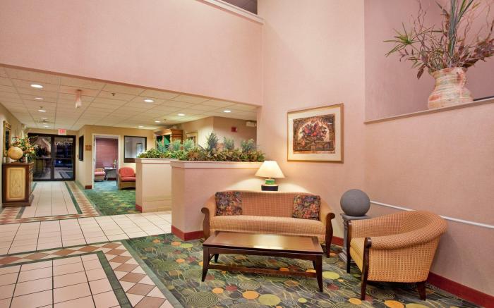 Holiday Inn Express & Suites Batesville By IHG