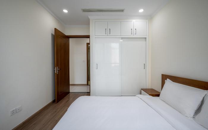 3 Huge Bed room Apartment at Landmark CP Vinhomes