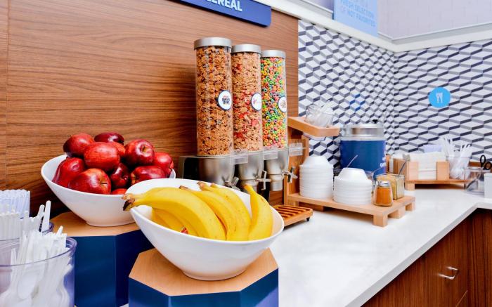 Holiday Inn Express Hotel and Suites Cincinnati - Mason By IHG