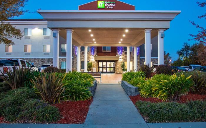 Holiday Inn Express Hotel & Suites Roseville - Galleria Area By IHG
