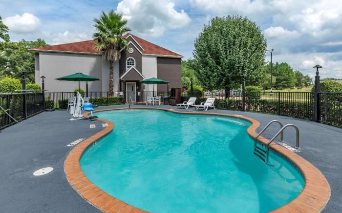Quality Inn & Suites Longview I-20