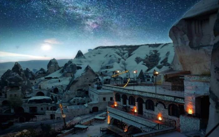 Elite Cave Suites