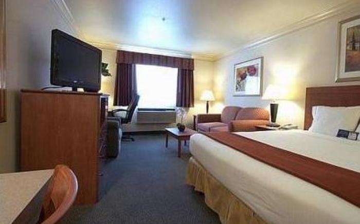 Holiday Inn Express Hotels & Suites Burlington By IHG
