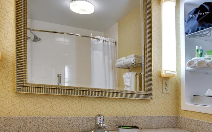 Holiday Inn Express Tower Center New Brunswick By IHG