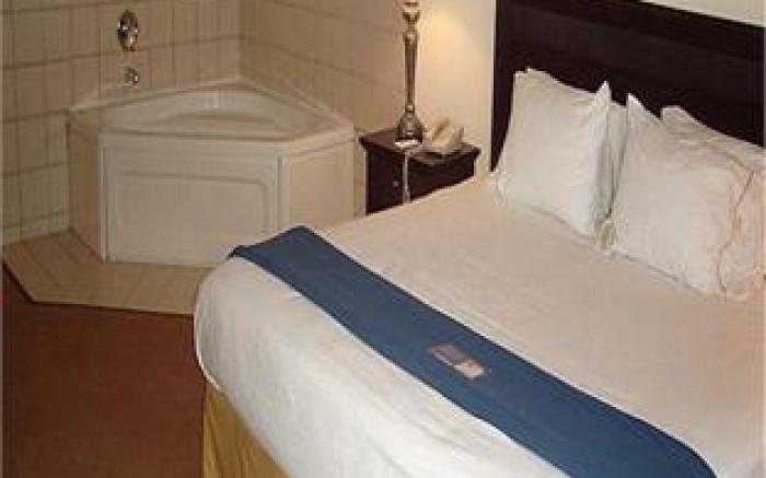 Holiday Inn Express & Suites Chesapeake By IHG