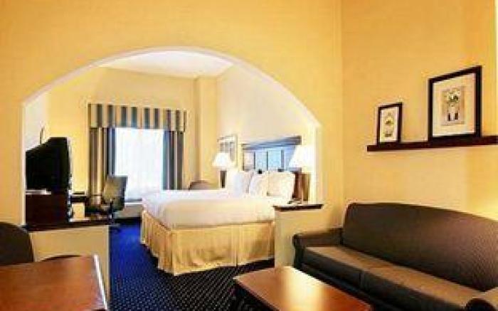 Holiday Inn Express Hotel & Suites Middleboro Raynham By IHG