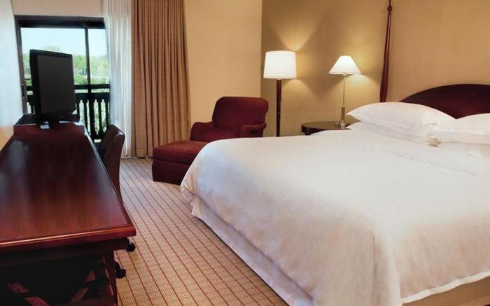 Sheraton Westport Chalet Hotel St. Louis