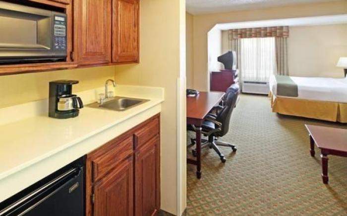 Holiday Inn Express Hotel & Suites Bentonville By IHG