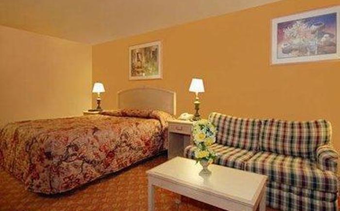 Econo Lodge Inn & Suites Downtown Northeast near Fort Sam Houston
