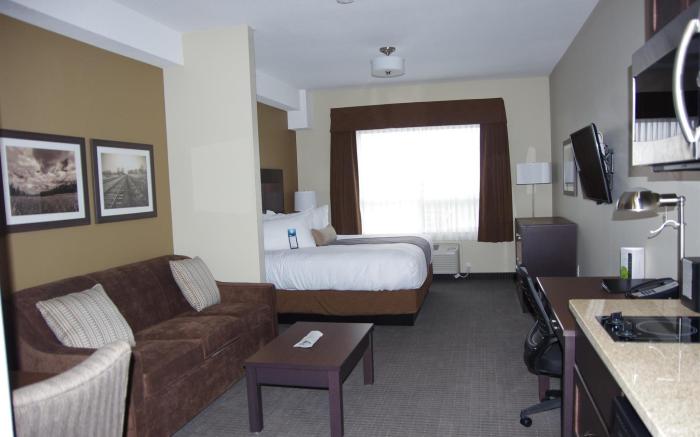 Best Western Plus Lacombe Inn Suites